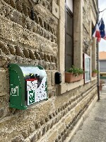 Un défibrillateur à Cour et Buis